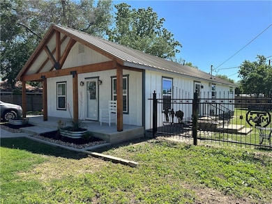 View of front facade featuring covered porch, meta