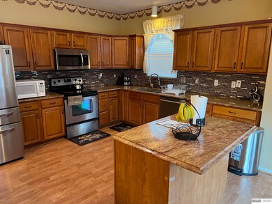 909 Port Royal Dr, Papillion, NE 68046 - photo 4