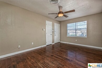 202 Hardeman St, Copperas Cove, TX 76522 - photo 3