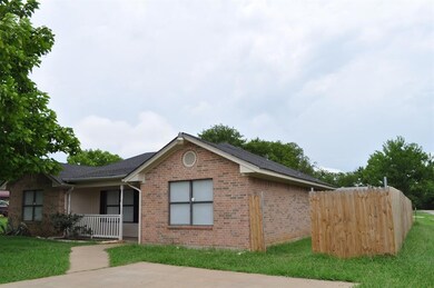 1400 Daffan Ave, Ennis, TX 75119 - photo 2