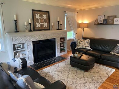 311 SW Hillside Ave, Topeka, KS 66611 - photo 3