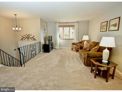 218 Hemlock Dr, North Wales, PA 19454 - photo 3