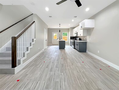 8212,8214 Knox St, Houston, TX 77088 - photo 2