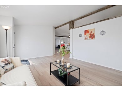 365 SW 7th Ave, Mill City, OR 97360 - photo 5