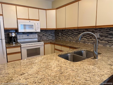 15444 Roxbury Cir, Macomb, MI 48044 - photo 7