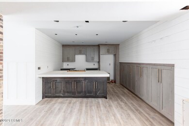 4554 North Forestdale Drive-002-002-4554