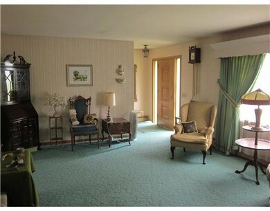 2 Wardlaw Ct, Providence, RI 02908 - photo 2