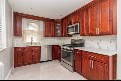 19 Hamilton Place, Hempstead, NY 11550 - photo 2