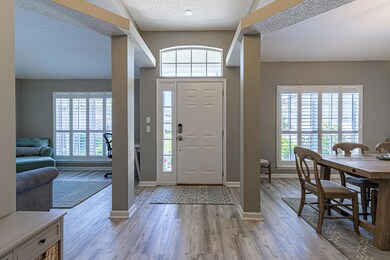 6 Foyer