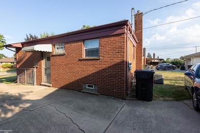 1742 Lakeview St, Trenton, MI 48183 - photo 4