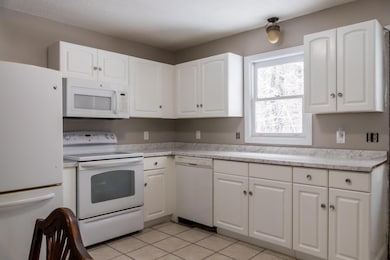 40-Unit 2 Kitchen (2 of 5)