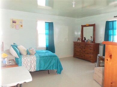 Another roomy 2nd floor bedroom...
