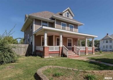 1002 W 15th St, Davenport, IA 52804 - photo 2