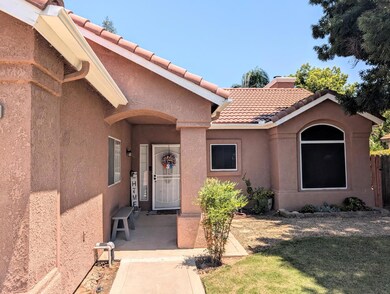 833 Applegate Ave, Clovis, CA 93611 - photo 2