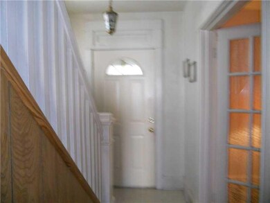 Entry/Foyer.