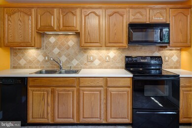 12623 Etruscan Dr, Herndon, VA 20171 - photo 7