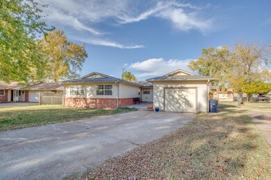 214 N Mckinley St, Enid, OK 73703 - photo 2