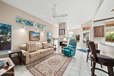 GREAT ROOM W/ CEILING FAN