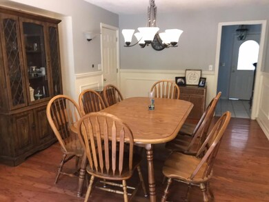 B Dinning rm