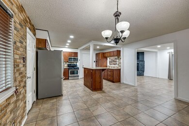 509 E Redbud Dr, Hurst, TX 76053 - photo 5