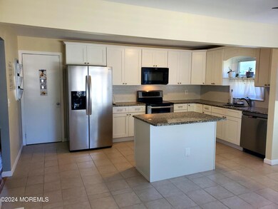 9 Bedford Ct, Toms River, NJ 08757 - photo 2