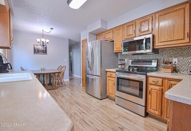 1602 S 17th St, Grand Forks, ND 58201 - photo 3