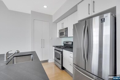 4 Beacon Way unit 800, Jersey City, NJ 07304 - photo 7