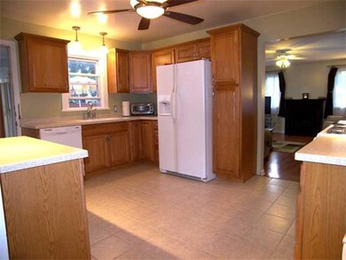 Kitchen. Wow!  Stunning new kitchen!  Oak cabinets