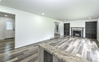 Livingroom with gas fireplace