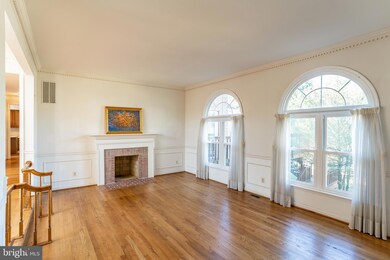 9001 Saunders Ln, Bethesda, MD 20817 - photo 5