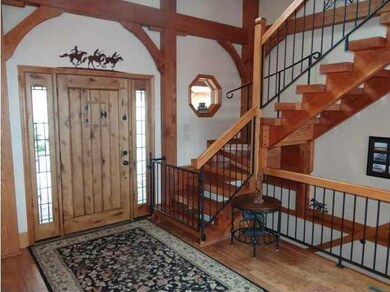 Entry/Foyer.