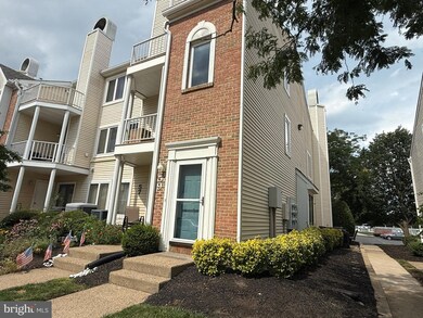 59 Pamela Ct unit 320, Levittown, PA 19057 - photo 3