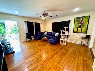 Large living w/warm wood floors