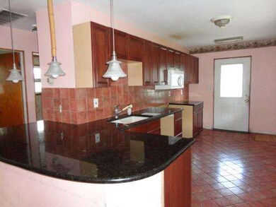 87 Sparrow Rd, Carpentersville, IL 60110 - photo 4