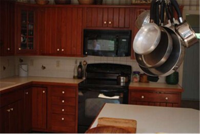 136 Barton Dr, Spring City, PA 19475 - photo 7