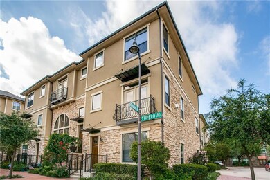 Quality & Luxury - Exquisite Town Home privately p