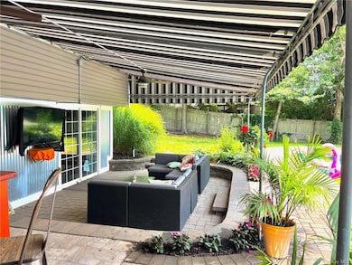 80 Udalia Ct, West Islip, NY 11795 - photo 7