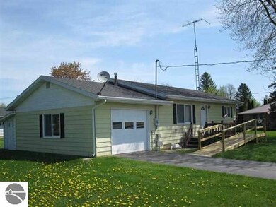 220 W Michigan Ave, Au Gres, MI 48703 - photo 2