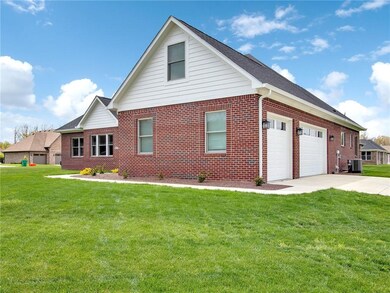 8137 Spring Valley Dr, Plainfield, IN 46168 - photo 2