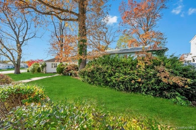 4 Hope Dr, Plainview, NY 11803 - photo 3