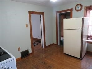 2435 E 29th St, Lorain, OH 44055 - photo 5