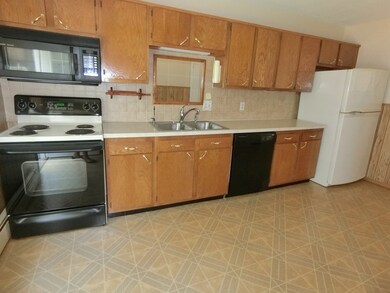 127 Litchfield Pines Dr unit B, Leominster, MA 01453 - photo 2