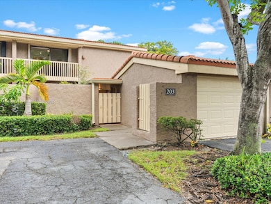 203 Bonnie Brae Way unit 34, Hollywood, FL 33021 - photo 2