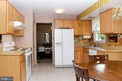 4617 Valley Forge Dr, Rockville, MD 20853 - photo 3