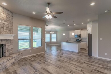 3315 Windcrest Dr, Granbury, TX 76049 - photo 5