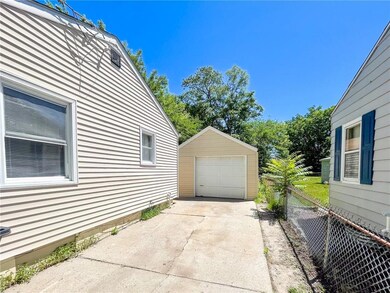 2619 57th St, Des Moines, IA 50310 - photo 3