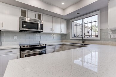 2824 E Clarendon Ave-41