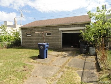 1211 Haeberle Ave, Niagara Falls, NY 14301 - photo 4