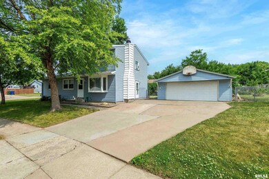 2111 W 55th St, Davenport, IA 52806 - photo 2