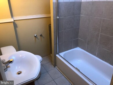 914 Marshall Rd, Sharon Hill, PA 19079 - photo 4